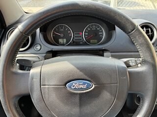 FORD FIESTA GUIA