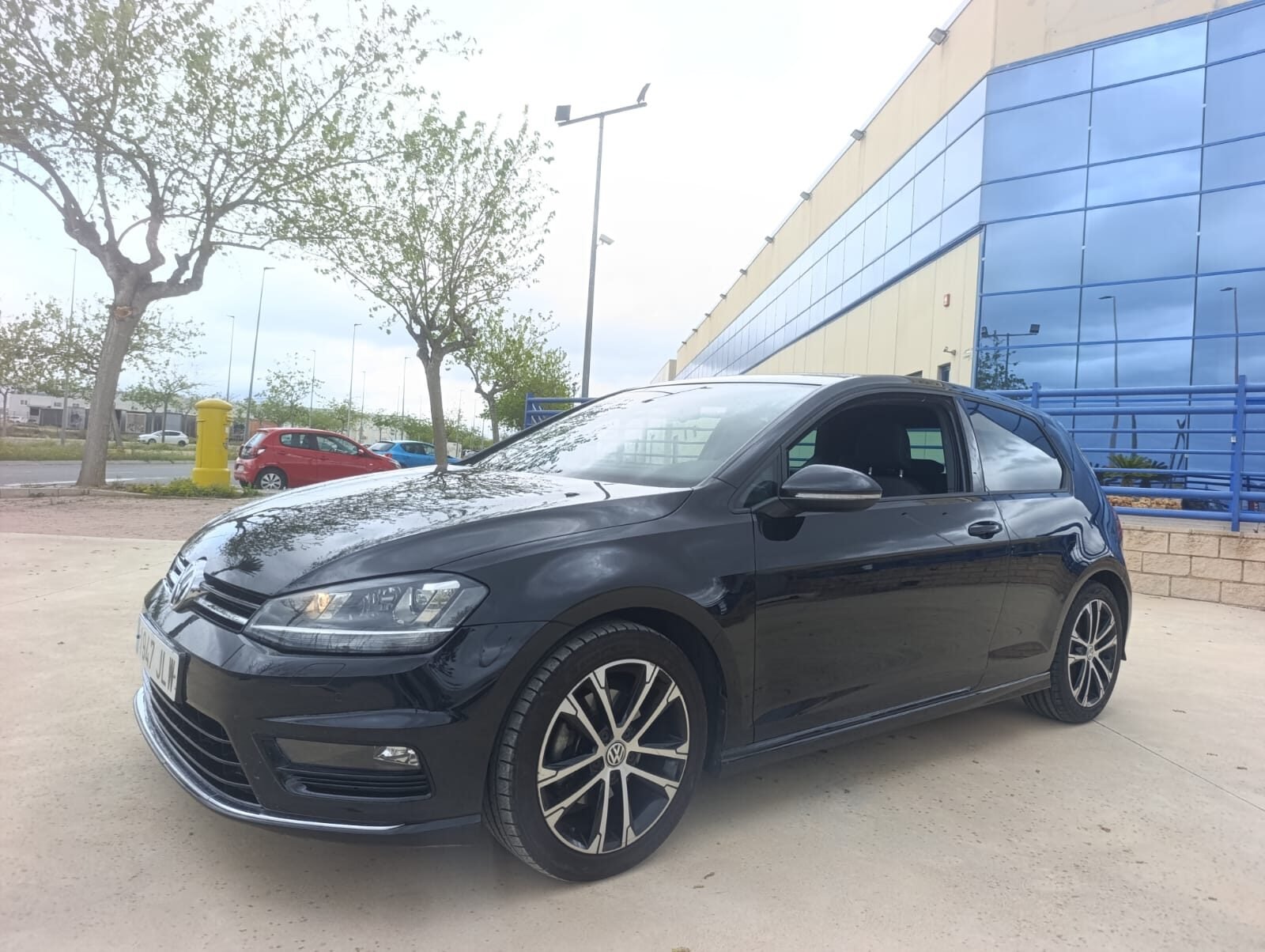 VOLKSWAGEN GOLF 1.6 TDI R LINE