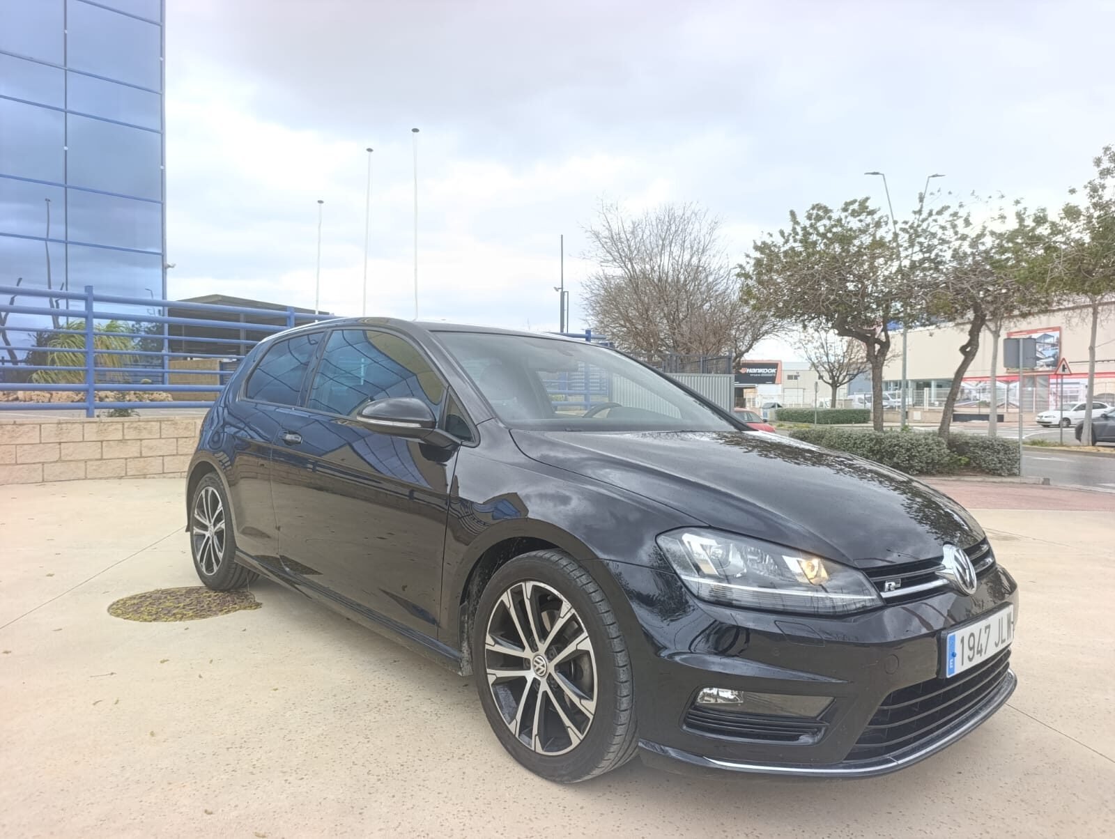 VOLKSWAGEN GOLF 1.6 TDI R LINE