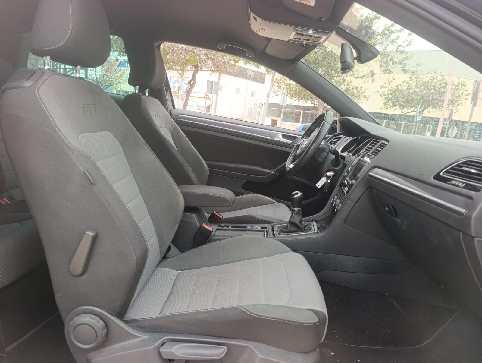 VOLKSWAGEN GOLF 1.6 TDI R LINE