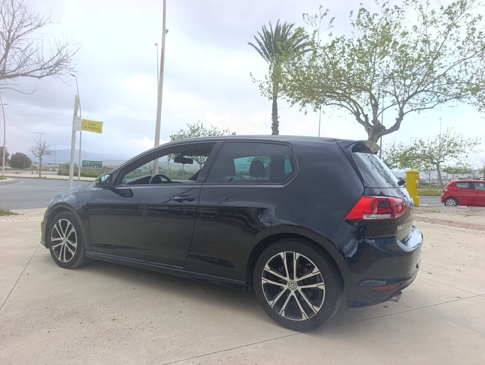VOLKSWAGEN GOLF 1.6 TDI R LINE
